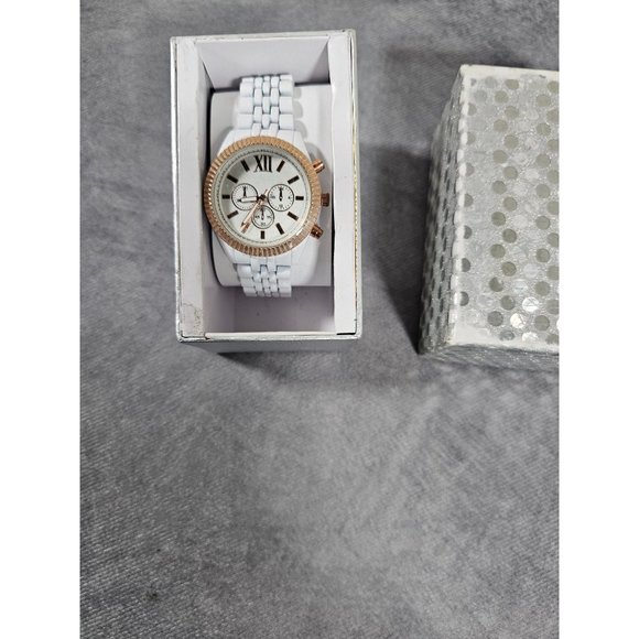 White And Gold Stainless Steel Case Back Women Watch  PC21J - Picture 4 of 5